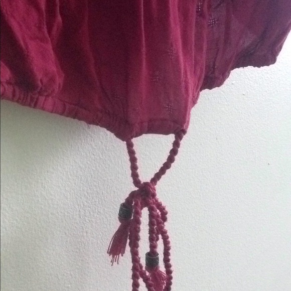 Off-The-Shoulder Blouse - Picture 5 of 8